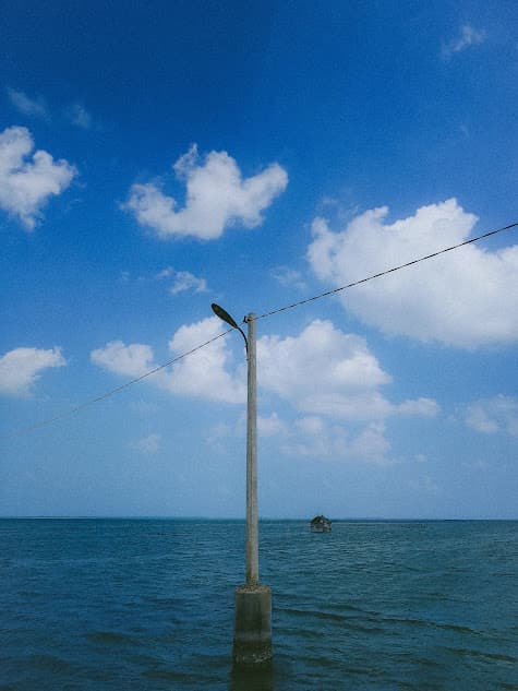 Jaffna Lagoon — shallow tidal water on the western shore